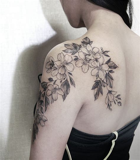 tatuajes en el hombro para mujer|tatuajes de hombros para mujeres.